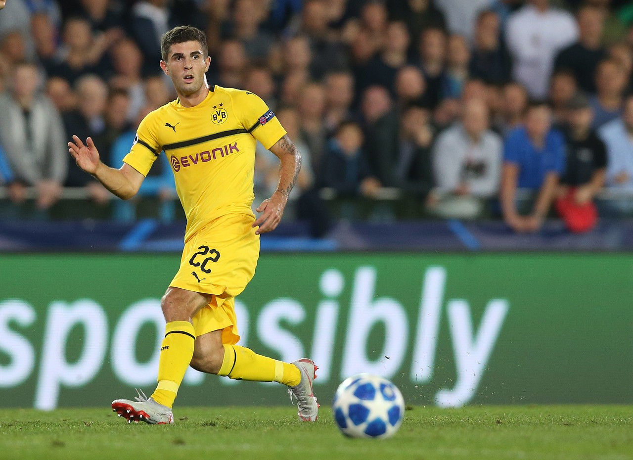 断球即直塞 断球即直塞